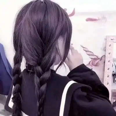可爱扎辫子女生背影头像