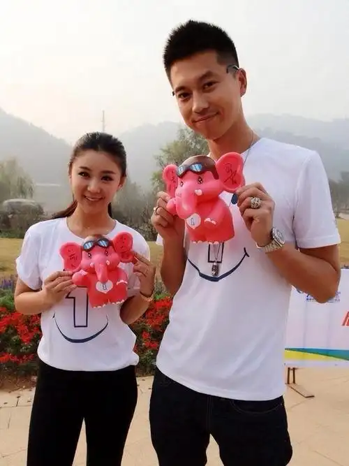 有种"整容"叫王雷结婚,老婆李小萌没啥变化,他却"脱胎换骨"