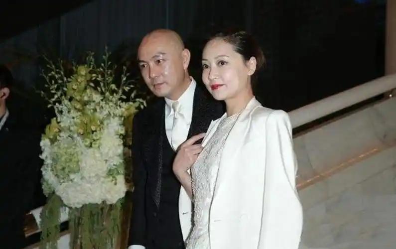 早年抛弃张卫健,嫁入豪门隐忍老公12年,今53岁过成这样,她是江欣燕.