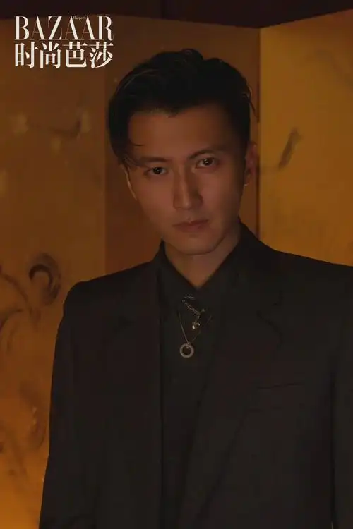 谢霆锋手拿小刀刮胡子,眼神迷离性感,荷尔蒙爆棚.