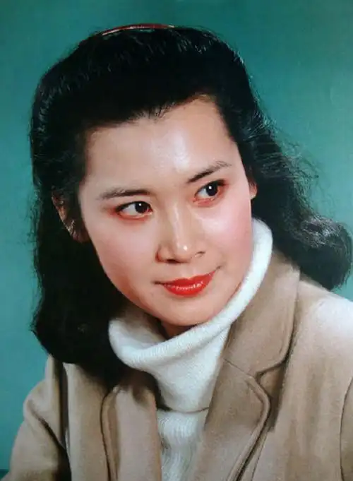 电视剧血战长空演员表(曾与达式常饰演恋人的肖雄,成名于《蹉跎岁月》