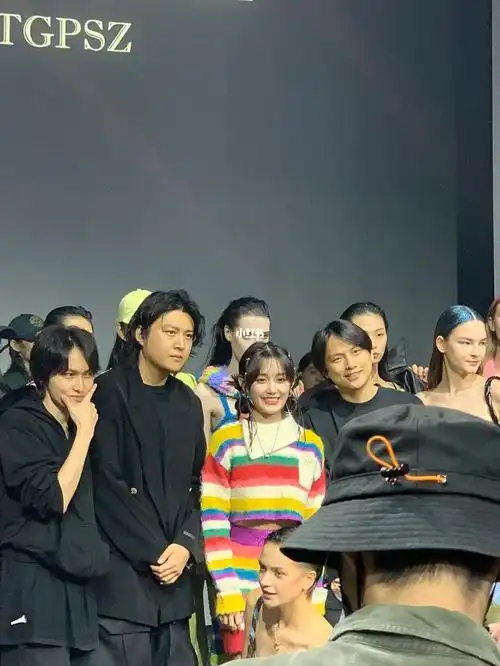 看秀偶遇蒋依依啦01