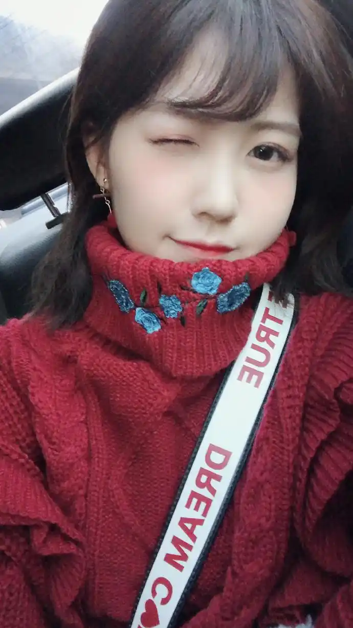 火箭少女101赖美云可爱清纯自拍图片