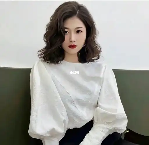 不挑脸型的齐肩法式烫短发尴尬救星