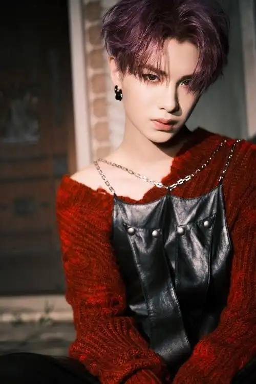 黄明昊古堡哥特风大片