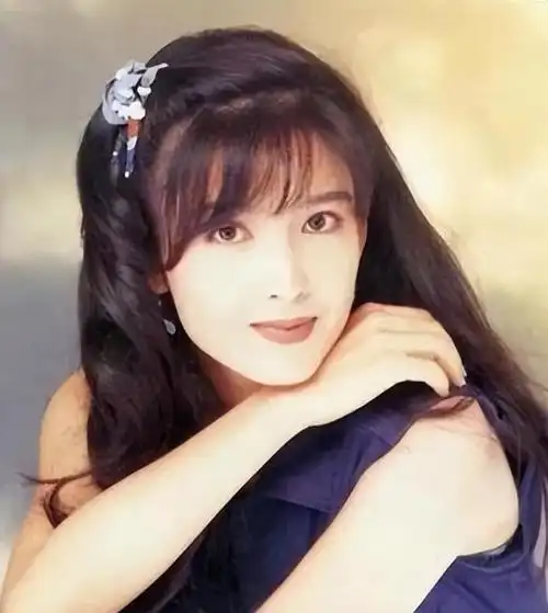 "清纯玉女"周慧敏:选择倪震此生无憾,55岁无儿无女亦