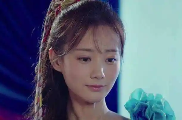 资源咖李一桐,出道3年当了12部戏的女主角,没有爆红是为什么?