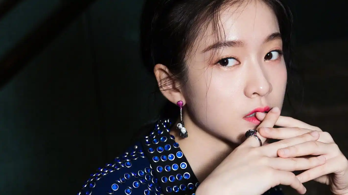 长相清纯 英气十足的女明星——张雪迎