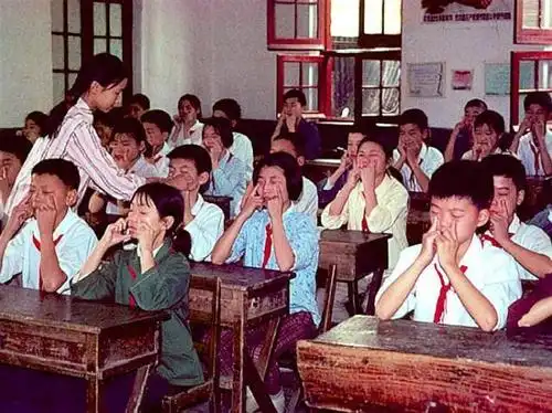 70年代的小学生活.你能找到你上小学时的影子吗?