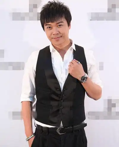 姓名:陈思诚 国籍:中国 出生地:辽宁省 身高:180cm 体重:kg 生日:1978