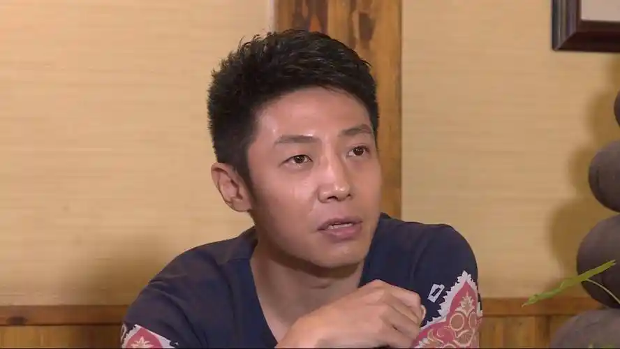 原创撒贝宁带妻子李白在新疆庆生斗舞现场曝光引发热议