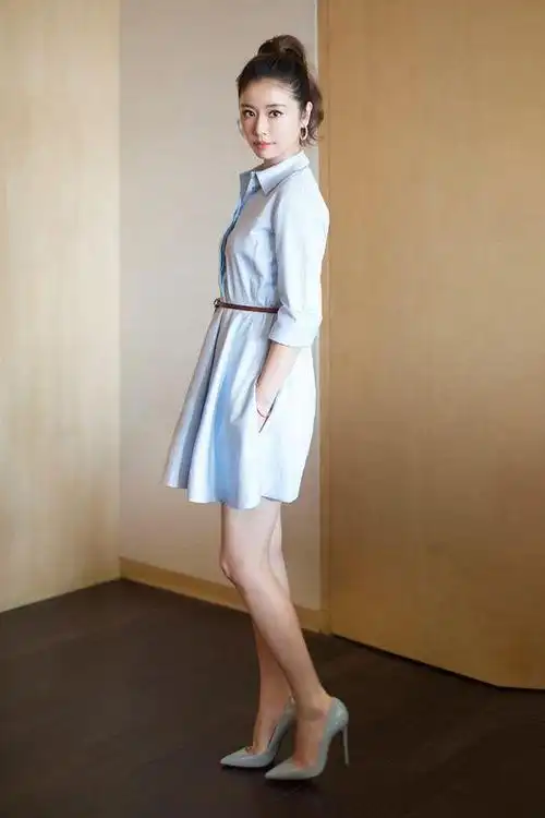 当林心如穿上平底鞋,身材立马五五分!跟穿高跟鞋一比,差距大!