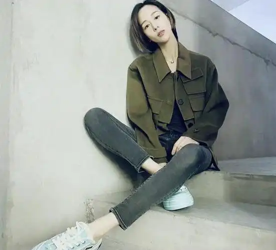 真正会穿的人都给穿搭做减法看看张钧甯白t恤牛仔裤就出门