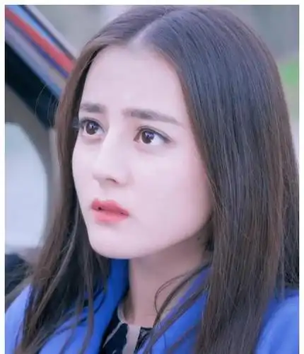 迪丽热巴素颜曝光,看到她脸部状态,终于相信你快30岁了