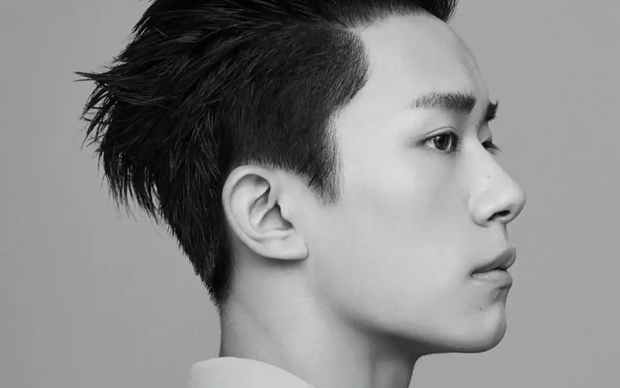 易烊千玺酷帅写真大片桌面壁纸