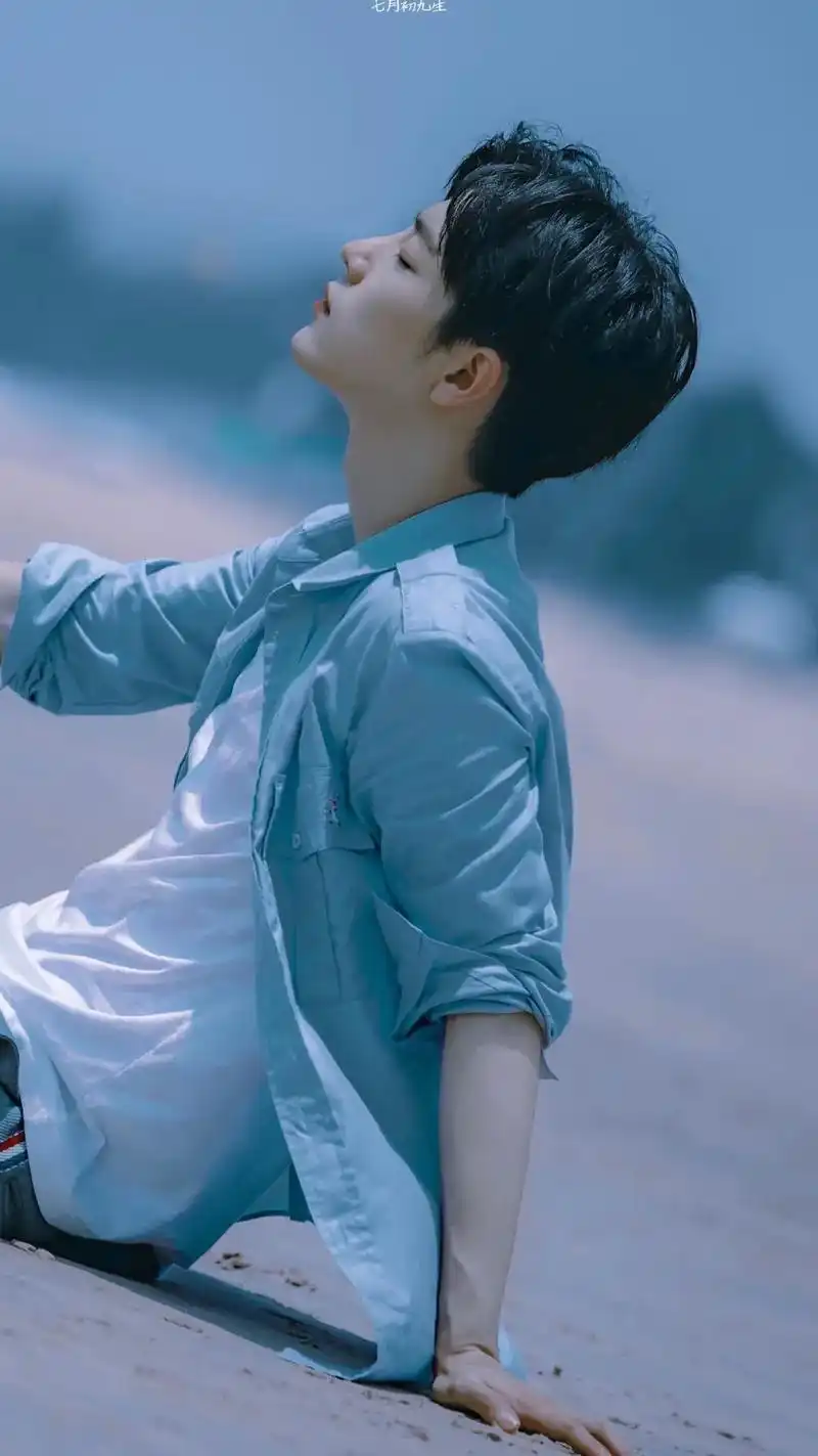 肖战 #宝藏男孩 #壁纸 无与伦比侧颜杀 - 抖音