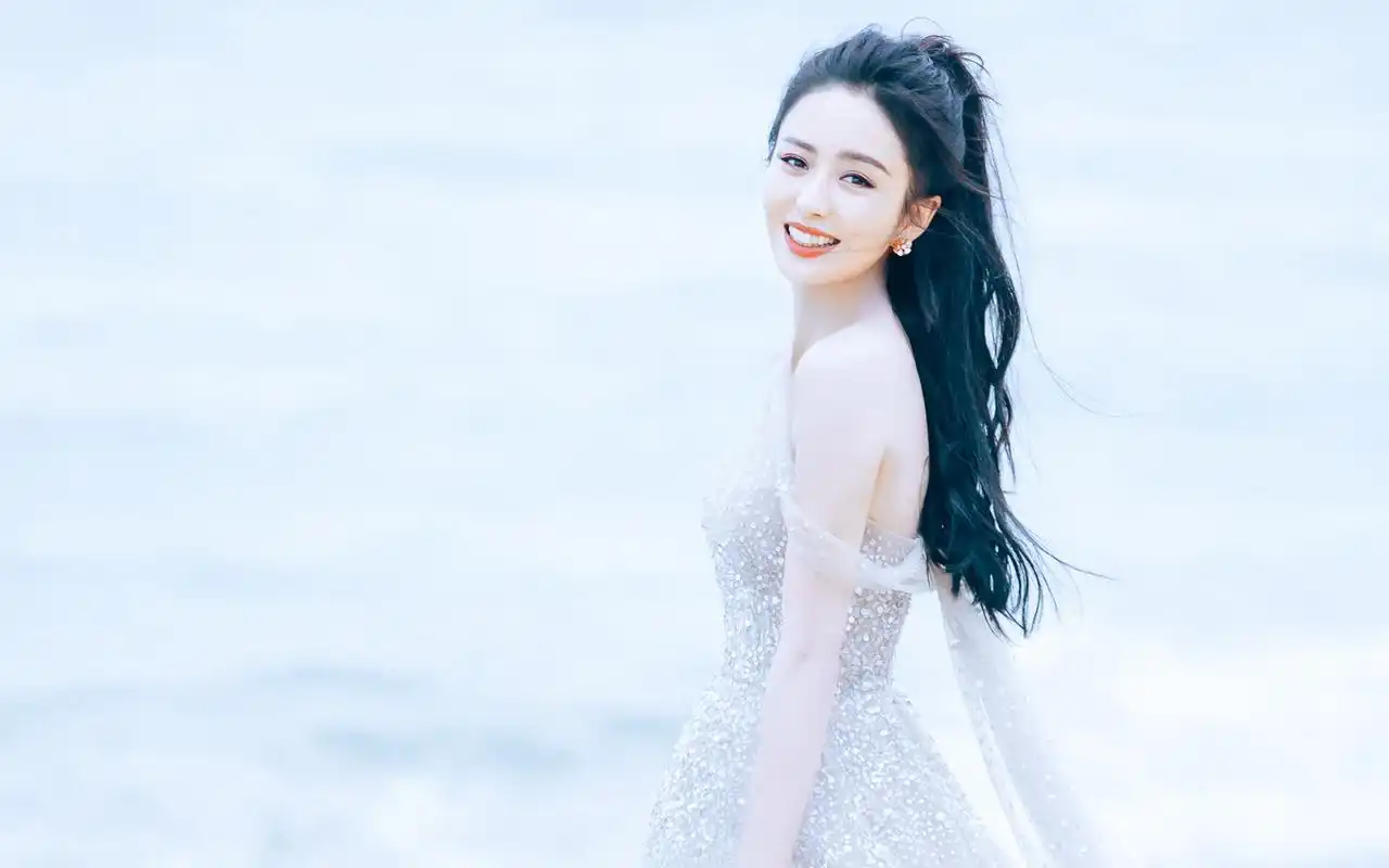 佟丽娅仙气白裙高清桌面壁纸