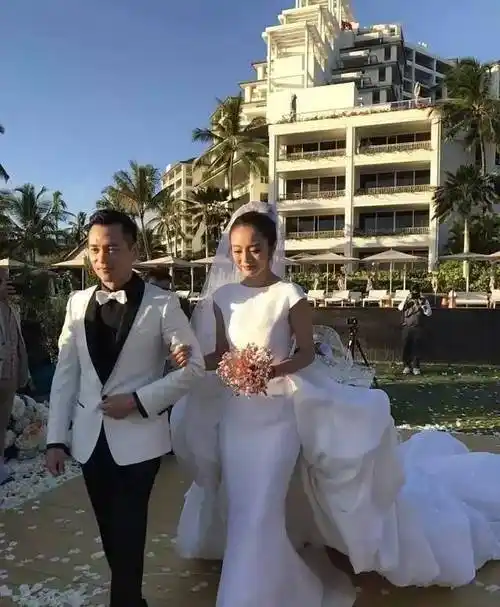 原创安以轩挺巨肚连开俩趴40岁庆生宴众星云集陈荣炼送380万手表