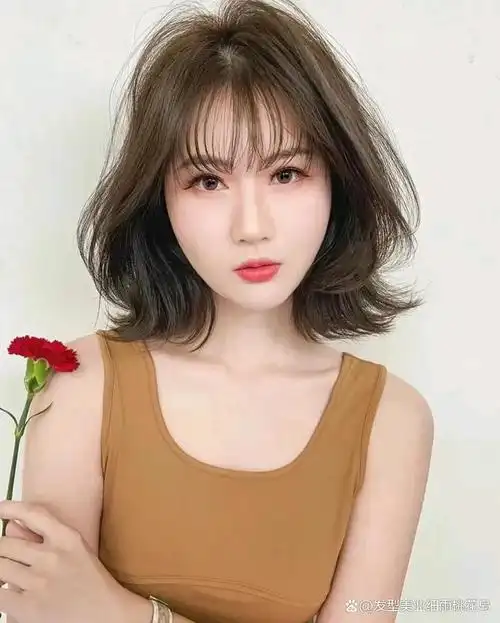 剪短发美三分,越短越年轻,春夏剪短发更清爽时尚,对于很多女生来说