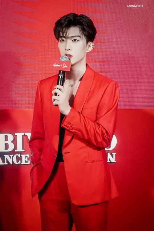 范丞丞梦里等你##范丞丞红色西装造型