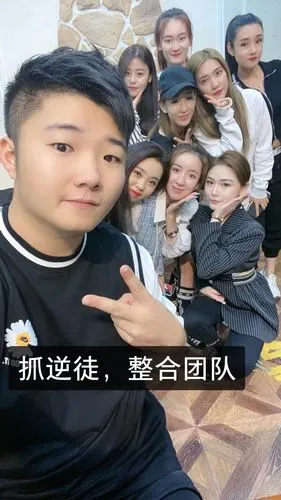 初次拥抱白小白