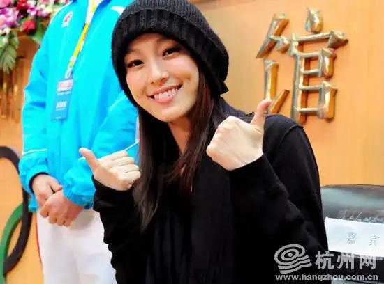 著名歌手郭峰现场激情演绎.