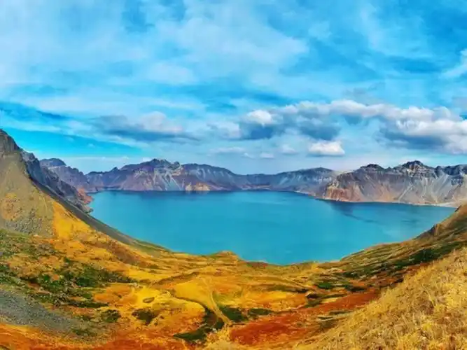 秋染长白山中朝边境全景7日