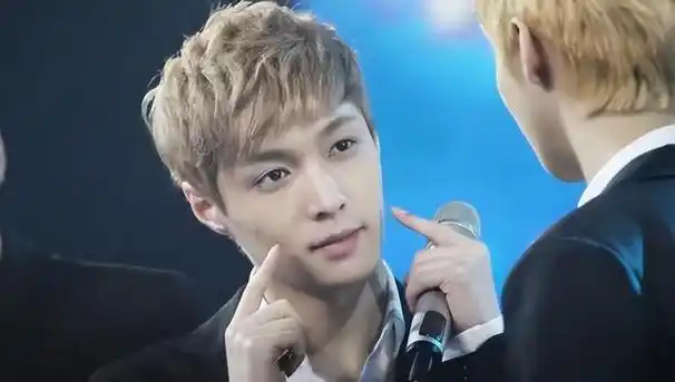 颜值不如鹿晗,家境不如黄子韬,张艺兴凭啥可以成为顶流