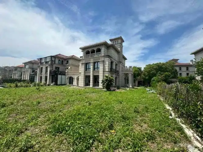 花园可做小孩足球场丨一线高尔夫景观丨美兰湖豪装独栋别墅边套