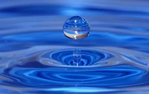 水滴是怎样融入水面的?镜头放慢100倍,神奇的现象发生了!