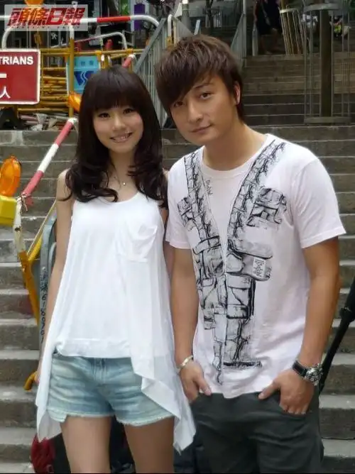 求一张邓丽欣和方力申的合照可以用来做头像的,是方力申搂着邓丽欣的