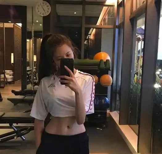 宋妍霏健身日常 马甲线太可了 果然美女们都是越美越自律