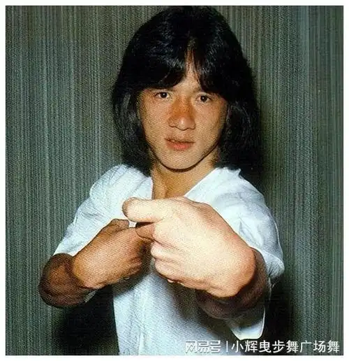 旧缘,修补了破裂的关系因此,我们不应该简单地将指责或批判抛向成龙