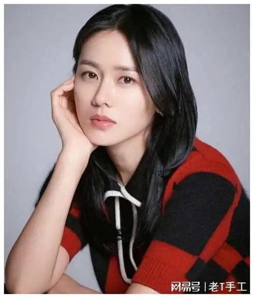 演技和迷人的外貌征服了观众的心,成为了韩国影视圈中备受关注的明星