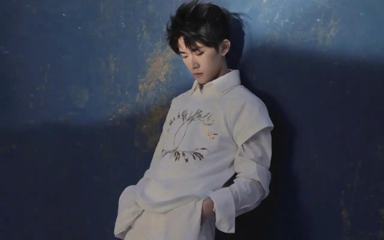 易烊千玺生日帅气写真高清图片桌面壁纸