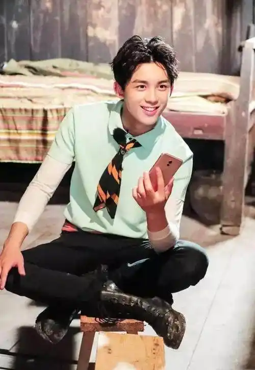 同样95后,刘昊然情商堪忧被diss,吴磊10岁就能说出这种话高情商_宣传