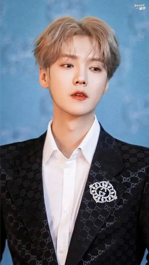 鹿晗·越放大越好看就是说01#鹿晗金发黑西装造型