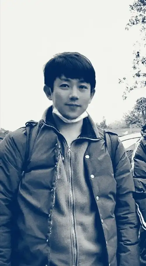 想白嫖冬冬年轻时候的照片