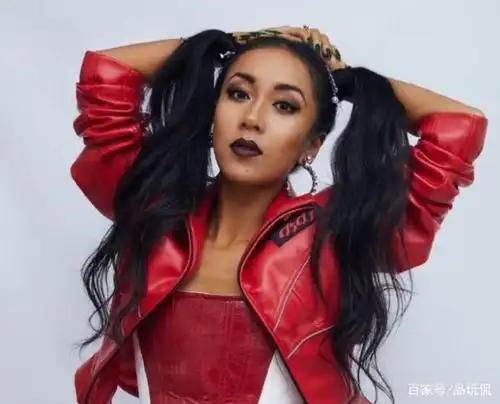 女演员"双马尾"看起来清新可爱,但她很漂亮吉克隽逸