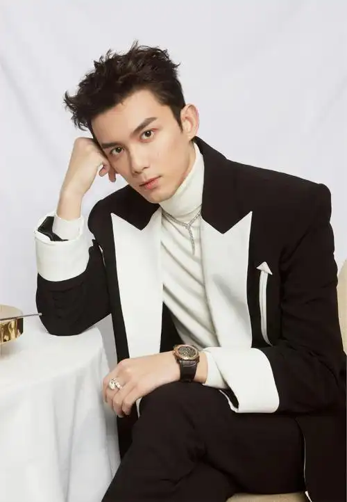 stars love bvlgari#@吴磊leo佩戴bvlgari宝格丽珠宝及腕表作品亮