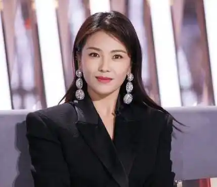 刘涛穿印花长裙拍写真,红唇浅笑,格外动人_王珂_眼球_婚变