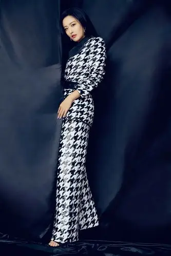 徐百慧飒爽西装尽显御姐范 时尚自信魅力十足