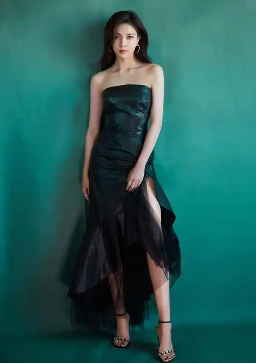 宋妍霏大长腿好身材图片写真 级纤细的小蛮腰性感十足(9p)