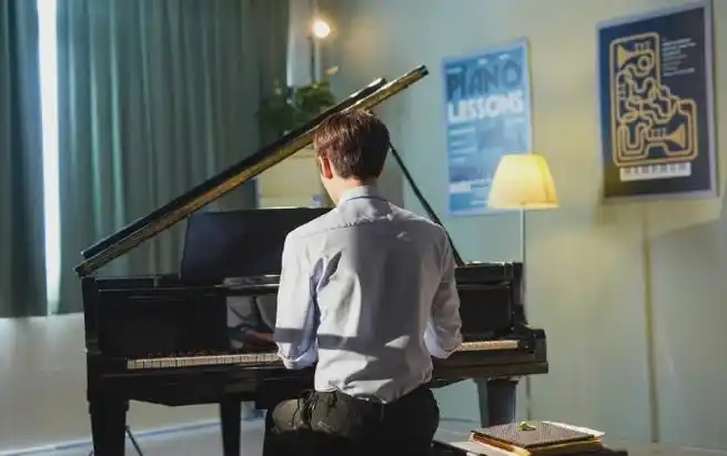 林彦俊录音室背影照##林彦俊背影照合集