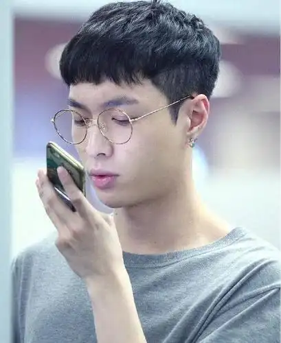 小绵羊张艺兴剪个锅盖头发型,却帅的无话可说!