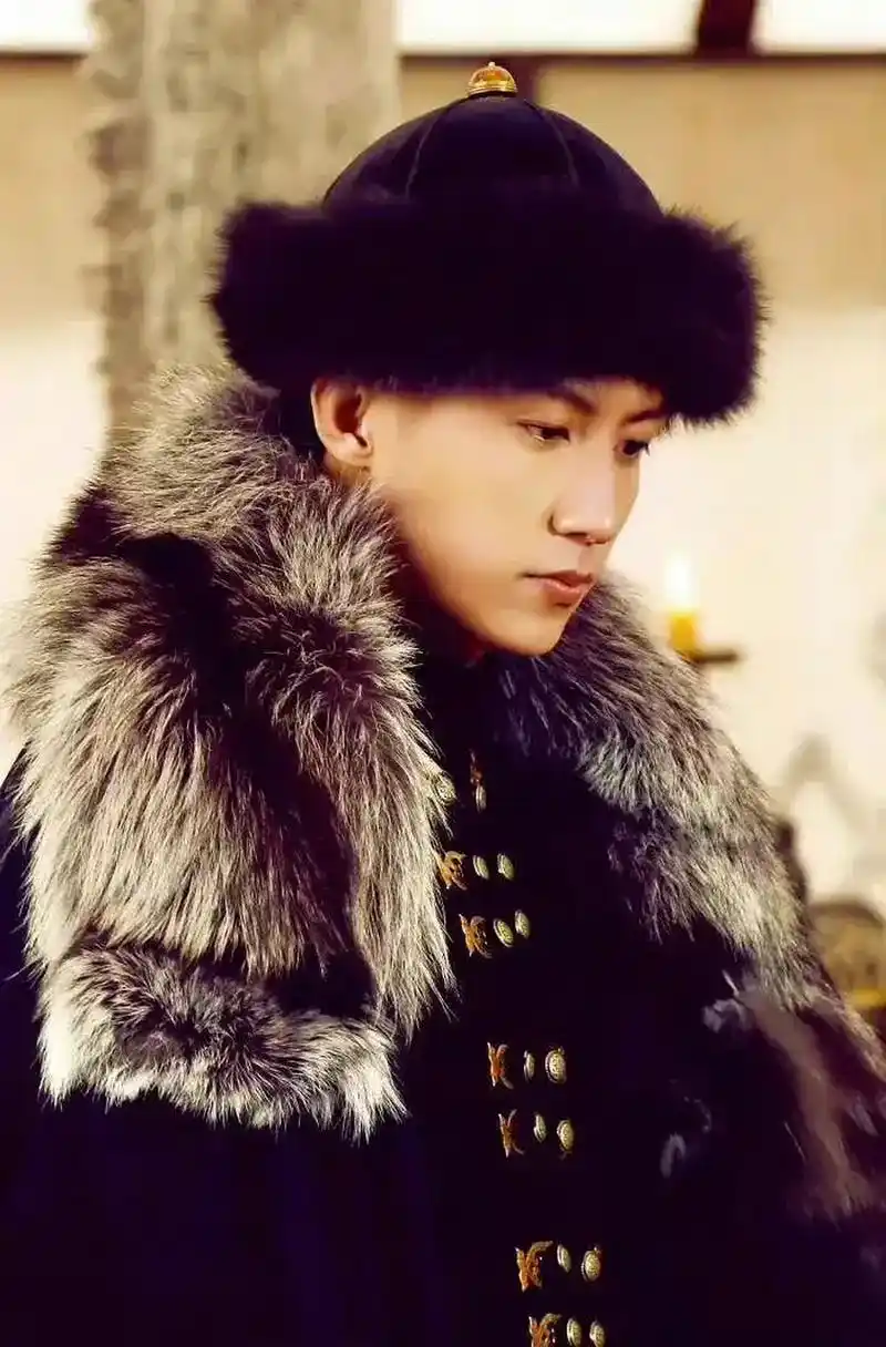 黄景瑜唯一一部古装剧,《半妖倾城》努尔哈赤的造型,古装的适配度可以