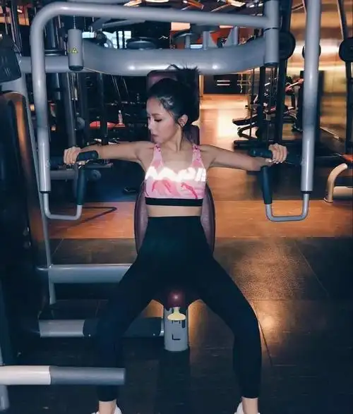 邓紫棋首晒男友终于知道她如何从皮裤侠进化成美少女了