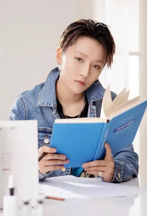 蜜蜂少女队刘雨昕写真图片39