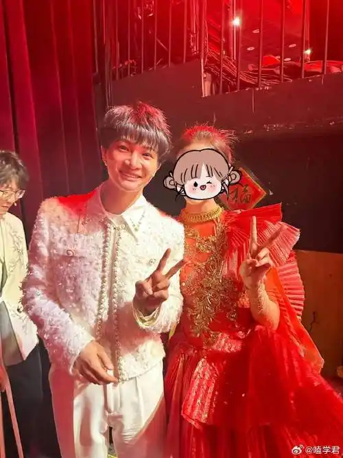 周深唱万物温柔相依好治愈##央视元宵晚会