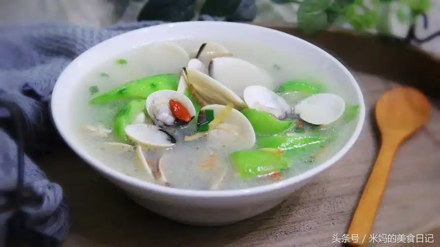 白贝丝瓜汤做法步骤图 清热降火又补水老公说比吃肉过瘾-起舞食谱网